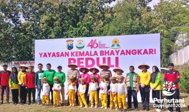 Perhutani Madura Lakukan Penanaman Pohon Bersama Bhayangkari di Pamekasan